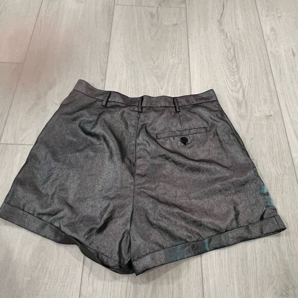 Urban Outfitters Carleton Metallic
High Rise Short size 8 - Picture 4 of 7